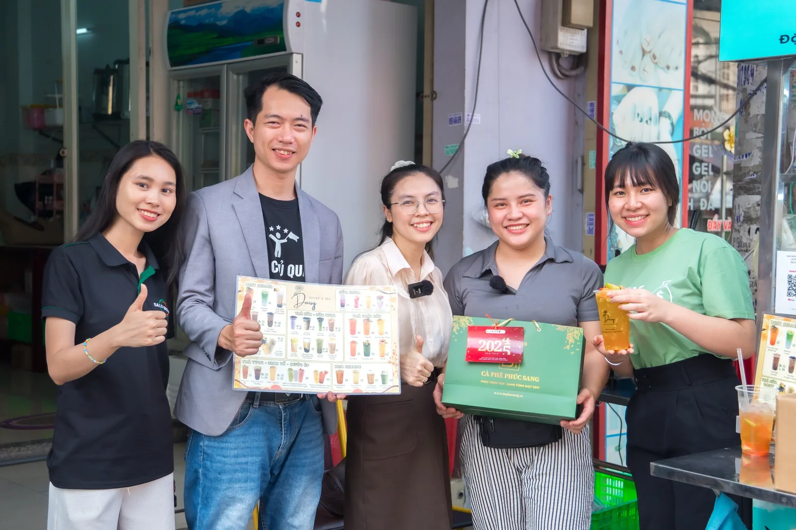 Chuyến thăm quán của một học viên sau khóa học